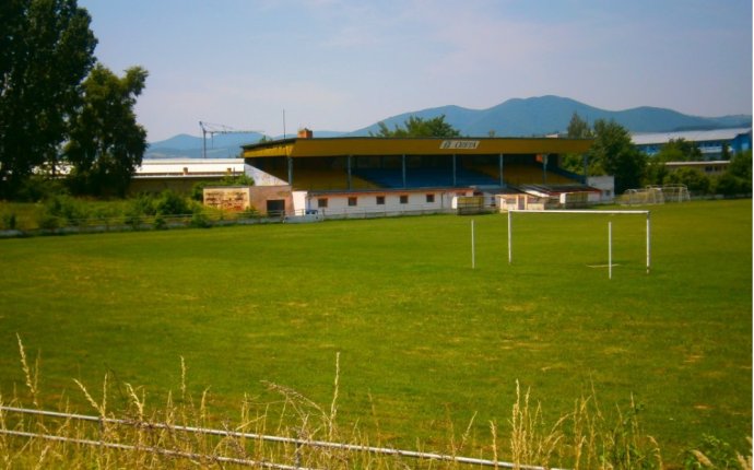 Schátraný futbalový štadión Ozety majú nahradiť bytové domy. Foto - mesto Trenčín