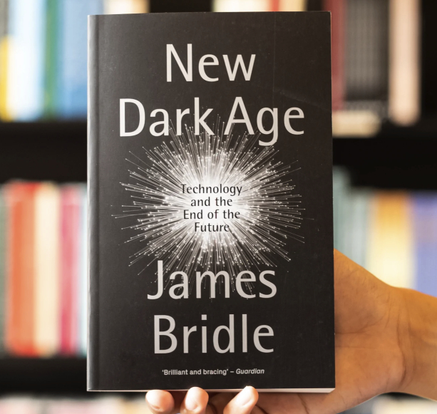 New Dark Age, Nová doba temna. Prvé, anglické vydanie, Verso Books 2019, prevzaté z https://wardahbooks.com/products/newdarkagetechnologyandtheendofthefuture