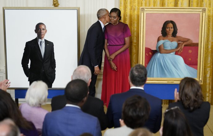 Portréty Baracka a Michelle Obamovcov v Bielom dome. Foto - TASR/AP