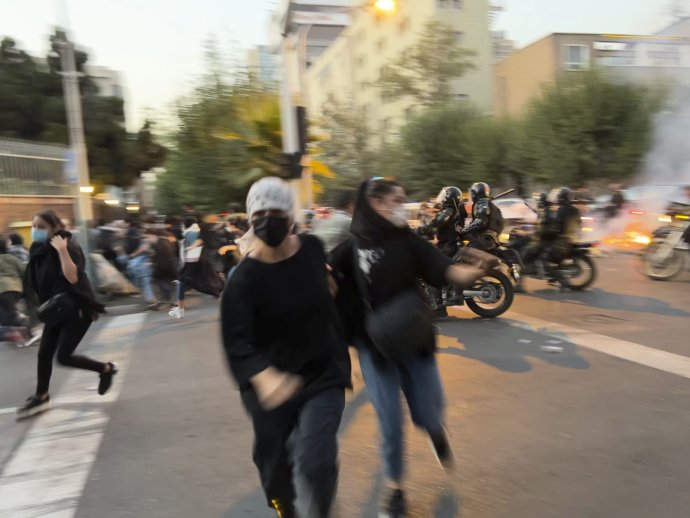 Protest v Teheráne. Foto - TASR/AP