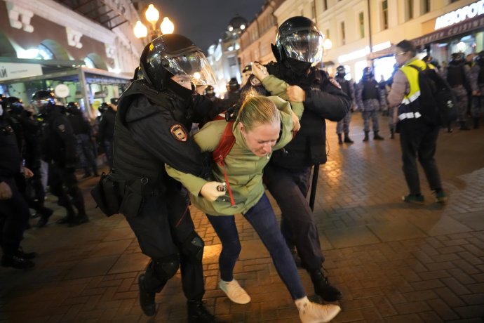 Z protestu proti mobilizácii v Moskve, ktorý bol vlani v septembri. Foto - TASR/AP
