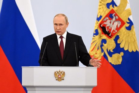 Vladimir Putin počas prejavu v Kremli, v ktorom oznámil anexiu ukrajinských území. Foto – tasr/ap