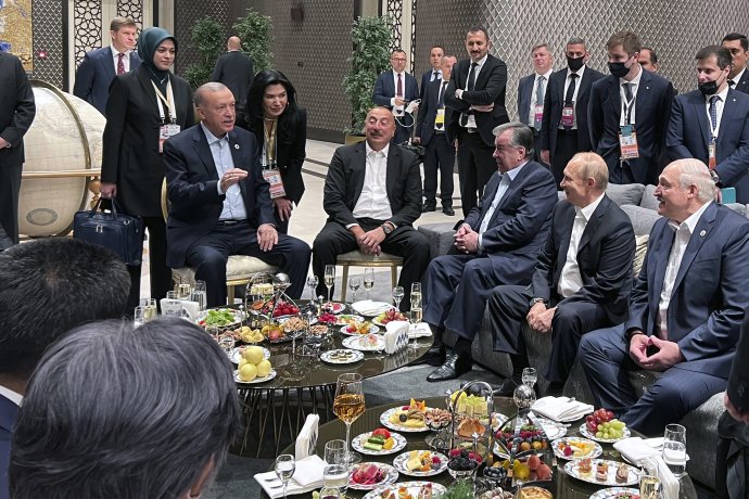 Lídri na samite v uzbeckom Samarkande. Foto - TASR/AP