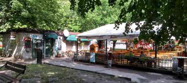 Koliesko / Park Pub v parku na Račianskom Mýte. Foto MabaMB, august 2020 zverejnené na Google Maps