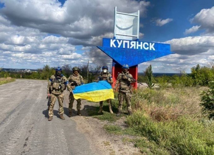Prví ukrajinskí vojaci na vstupe do Kupianska. Foto - Twitter Illiu Ponomarenka