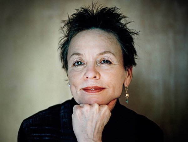 Vládne chaos a&nbsp;čelíme vyhynutiu. Akceptujem realitu, ale som optimistka, tvrdí umelkyňa Laurie Anderson