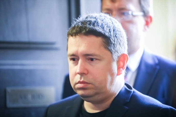 Andrej Babiš mladší po príchode na súd. Foto - Deník N/Gabriel Kuchta