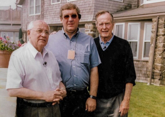 Zolcer János Mihail Gorbacsovval és idősebb George Bushsal. Fotó – Z.J. archívuma