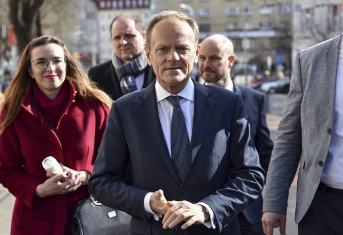 Najsilnejší opozičný blok Občiansku koalíciu vedie bývalý premiér a expredseda Európskej rady Donald Tusk, ktorý vo februári 2020 navštívil Slovensko. Foto - TASR/AP