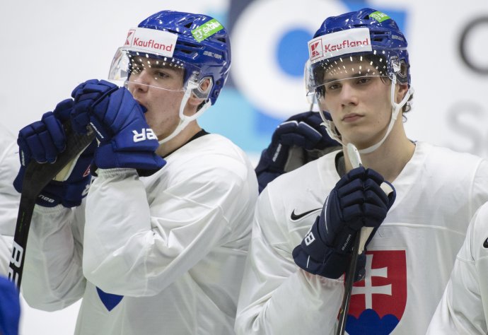 Úspešný príbeh Šimona Nemca (vľavo) a Juraja Slafkovského pokračuje, obaja začnú po drafte rovno v NHL. Foto - TASR/Martin Baumann
