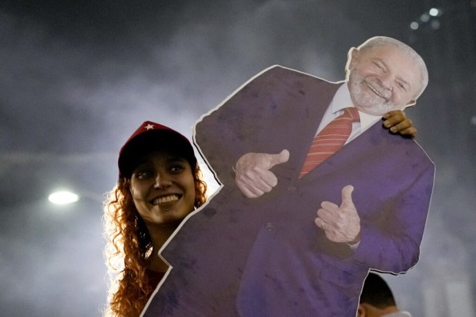 Lulova volička s jeho podobizňou v životnej veľkosti. Foto - TASR/AP