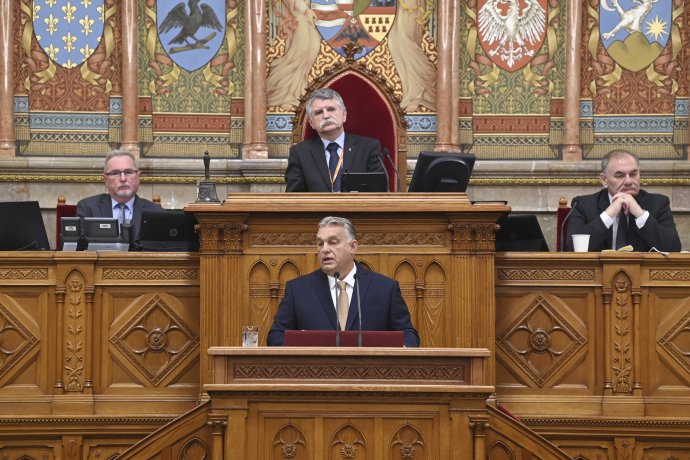 Viktor Orbán reční v maďarskom parlamente v septembri 2022. Foto - TASR/AP