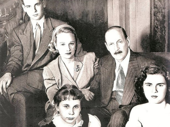 Emmerich Kálmán s rodinou. Foto - archív Y. K.
