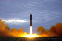 Na fotografii, ktorú rozšírila vláda Severnej Kórey, má byť balistická raketa Hwasong-12, ktorú Pchjongjang vystrelil na Japonsko 4. októbra 2022. Foto: TASR/AP