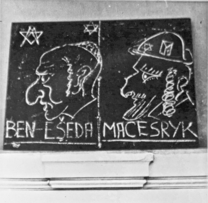 Ľudákmi upravená tabuľa na bratislavskej sokolovni. Foto -archív Vladimíra Holčíka