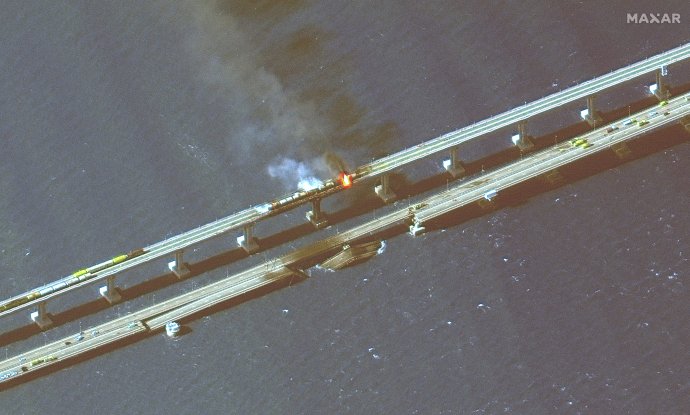 Kerčský most na Krym po explózii. Foto - TASR/AP/Maxar