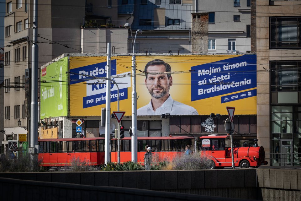 Volebný bilbord Rudolfa Kusého. Foto N - Tomáš Benedikovič