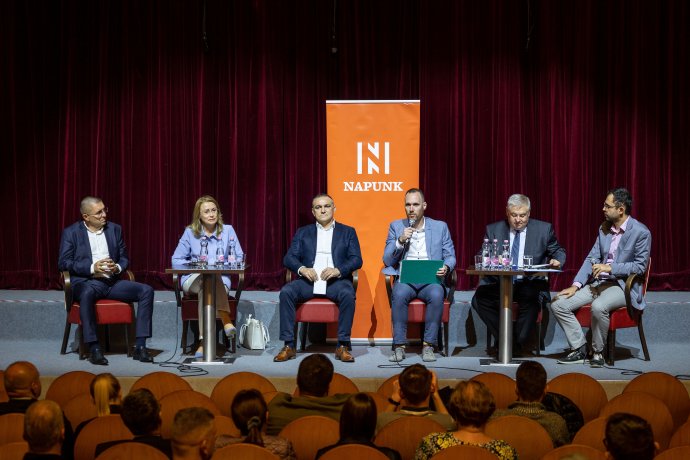 Polgármesterjelöltek vitája Dunaszerdahelyen. Hájos Zoltán jelölt nem szerepel a fotón, mivel nem vett részt a vitaesten. Fotó N - Tomáš Benedikovič