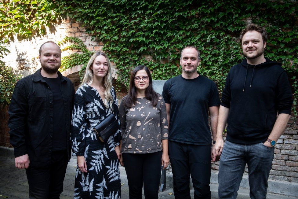 Ateliér HAUS, zľava Matúš Šestina, Katarína Urgelová, Eva Šestina, Miro Šestina a Tomáš Ružiak. Súčasťou tímu sú aj Matthias M. J. Arnould, Stanislav Pribula a Henrich Zrubec. Foto N – Vladimír Šimíček