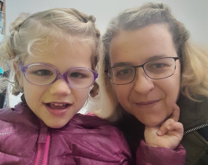 Sedemročná Kristýna a jej mama Barbora Wainerová. Foto - archív rodiny