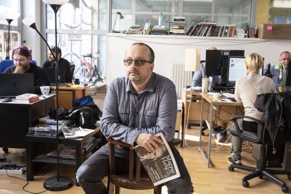 Realita tu už nezohráva skoro žiadnu rolu, hovorí šéf konzervatívneho týždenníka o&nbsp;Orbánovej propagande