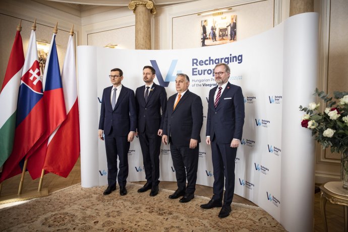 A V4-országok miniszterelnökei Londonban a V4–Egyesült Királyság csúcstalálkozón 2022. március 8-án. Fotó - MTI / Miniszterelnöki Sajtóiroda / Fischer Zoltán