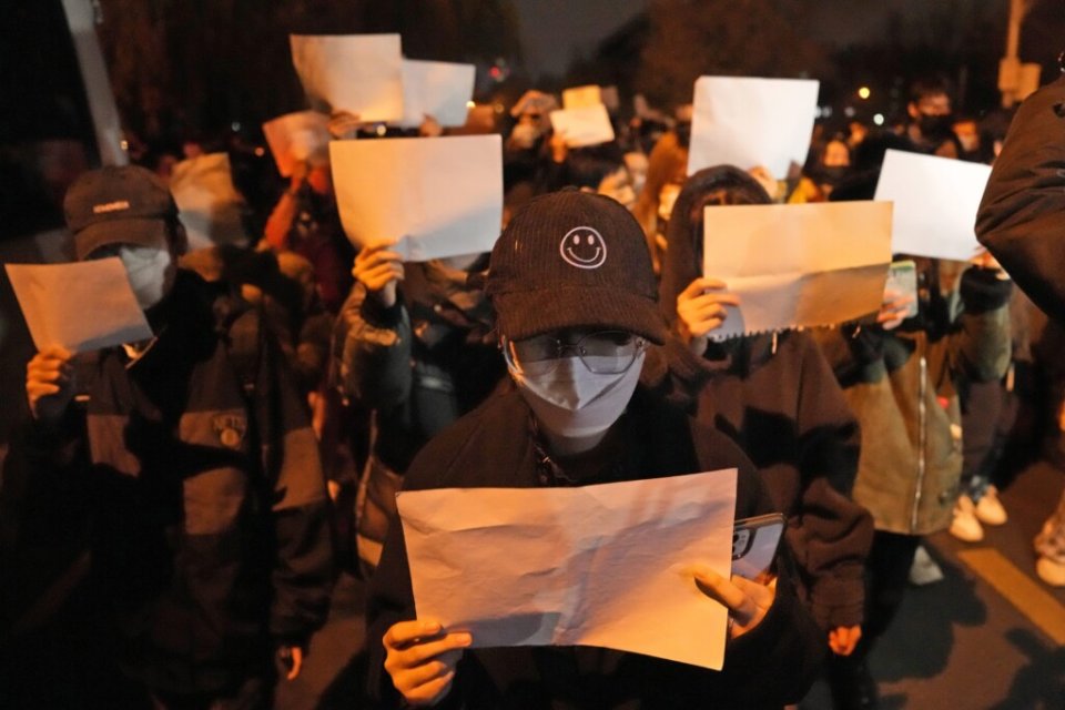 Korlátozások miatt tüntető kínaiak. Fotó - TASR/AP