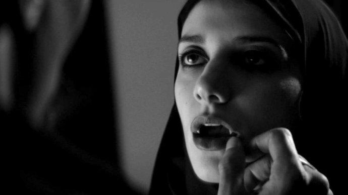 Forrás - A Girl Walks Home Alone at Night (Ana Lily Amirpour, 2014)