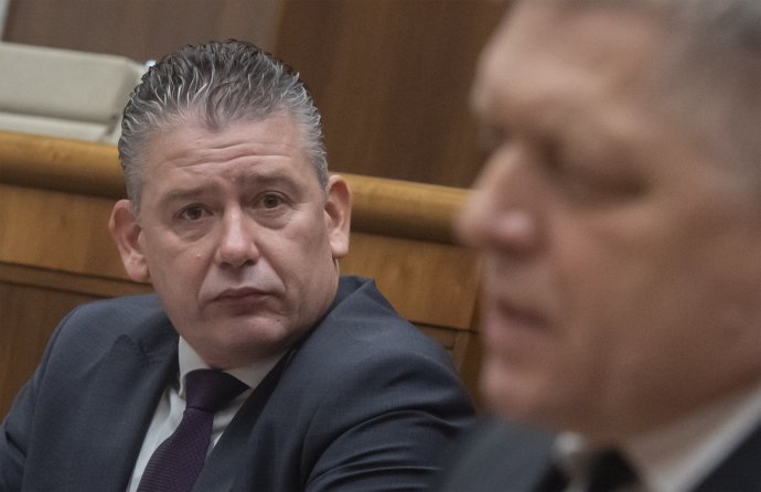 Roman Mikulec belügyminiszter november 15-én a parlamentben. Fotó - TASR