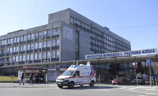Takmer dve tretiny hodnoty obstarávaní nakupovala Univerzitná nemocnica L. Pasteura v Košiciach v „súťažiach” s jediným uchádzačom. Foto - TASR