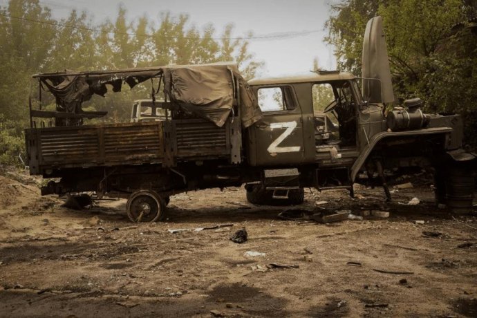 Egy az ukrán hadsereg által megsemmisített orosz Ural teherautó. Fotó – ukrán hadsereg