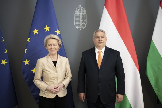 Ursula von der Leyen, az Európai Bizottság elnöke és Orbán Viktor 2022. május 9-én. Fotó - Miniszterelnöki Sajtóiroda / Benko Vivien Cher