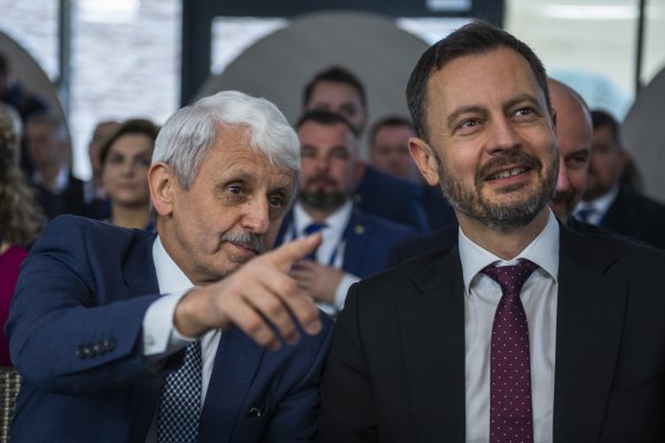 Miroslav Kollár podrží Hegerovu vládu. Premiér ju ratuje aj s&nbsp;Dzurindom