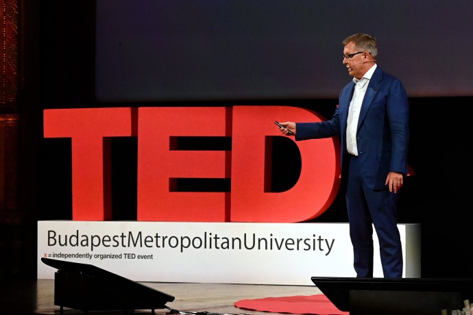Matolcsy György előadása a Kezedben a jövő - TEDx konferencián. Fotó - MTI/Máthé Zoltán