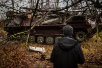 Zničený ruský tank v Chersone. Foto N - Vladimír Šimíček