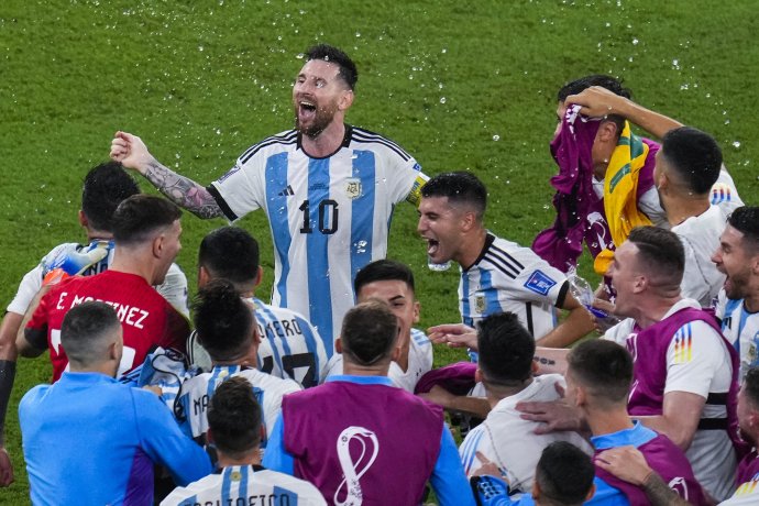 Lionel Messi ďalej vedie Argentínu na MS. v Katare. Foto - TASR/AP