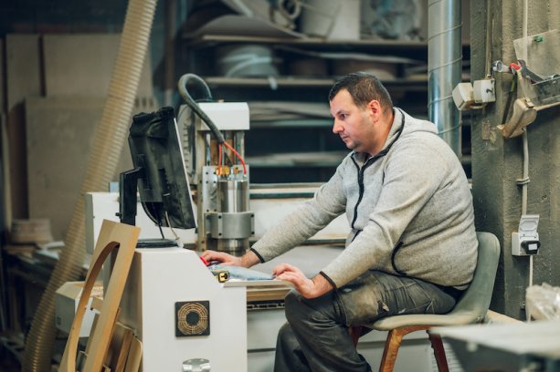 drevospracujuci priemysel ktory vyuziva elektromotory