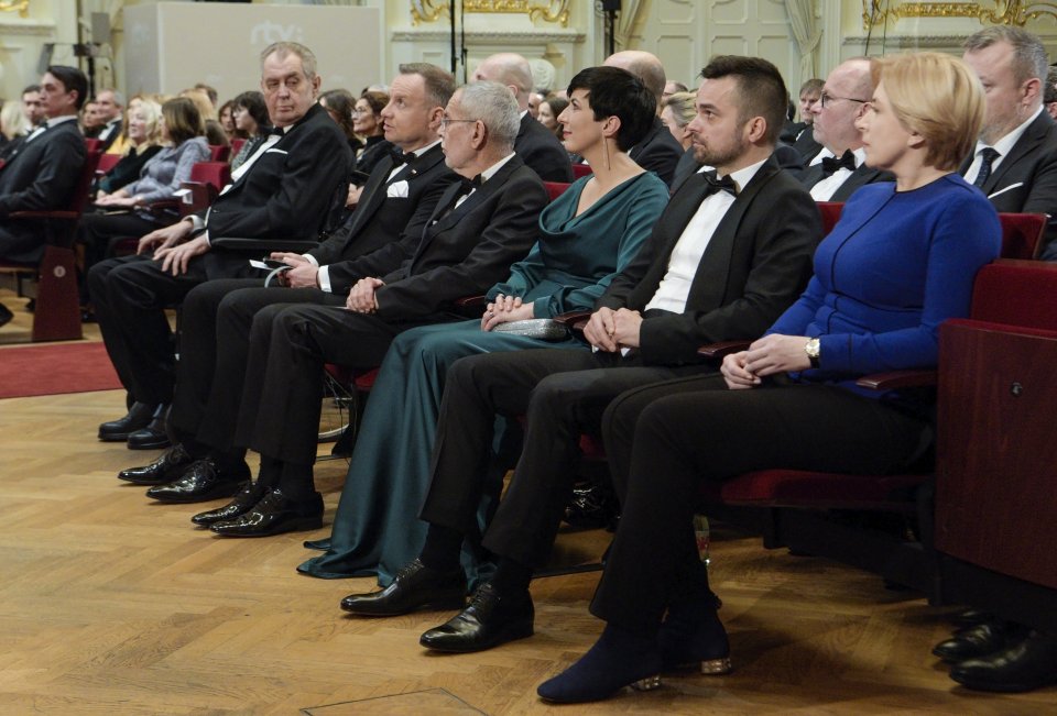 Miloš Zeman, Andrzej Duda, Alexander Van der Bellen, Markéta Pekarová Adamová a Iryna Vereščuk. Foto - TASR