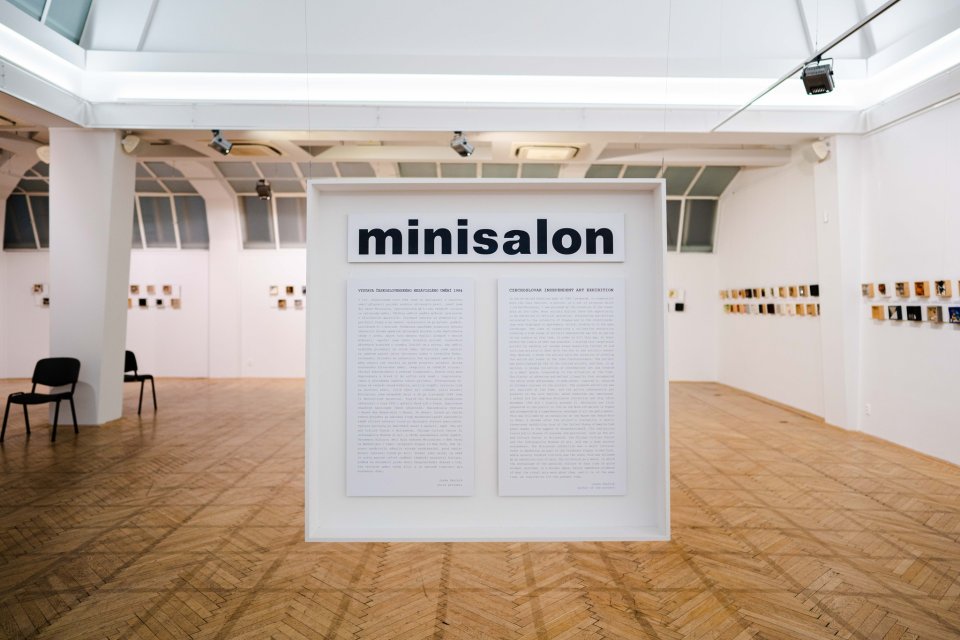 Výstava Minisalon je v bratislavskej Umelke od 22. decembra 2022 do 22. januára 2023. Foto - Magdaléna Tomalová
