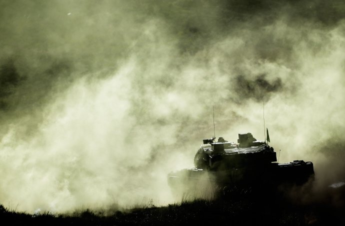 Nemecký tank Leopard 2 počas cvičenia nemeckej armády v roku 2013. Foto - TASR/AP