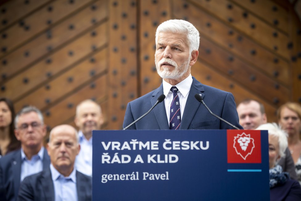 Kandidát na prezidenta Petr Pavel sa doposiaľ prezentoval heslom "Vráťme Česku poriadok a pokoj". Foto - Gabriel Kuchta/Deník N