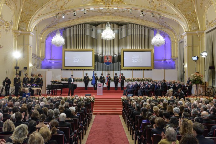 Slávnostná ceremónia udeľovania štátnych vyznamenaní pri príležitosti 30. výročia vzniku Slovenskej republiky. Foto - TASR