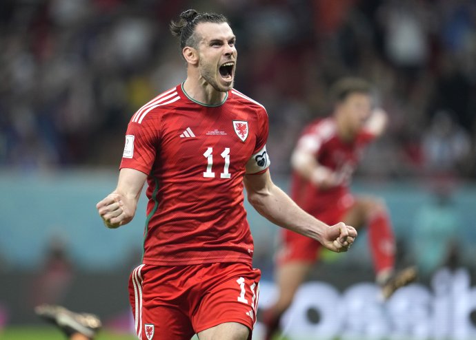 Gareth Bale sa raduje po strelení gólu do siete USA na MS 2022 v Katare. Foto - TASR/AP
