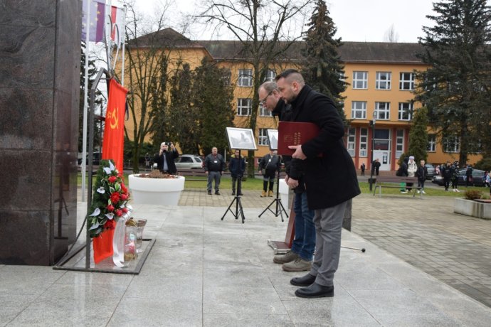Primátor Peter Sitor počas osláv oslobodenia mesta. Foto - web mesta Poltár