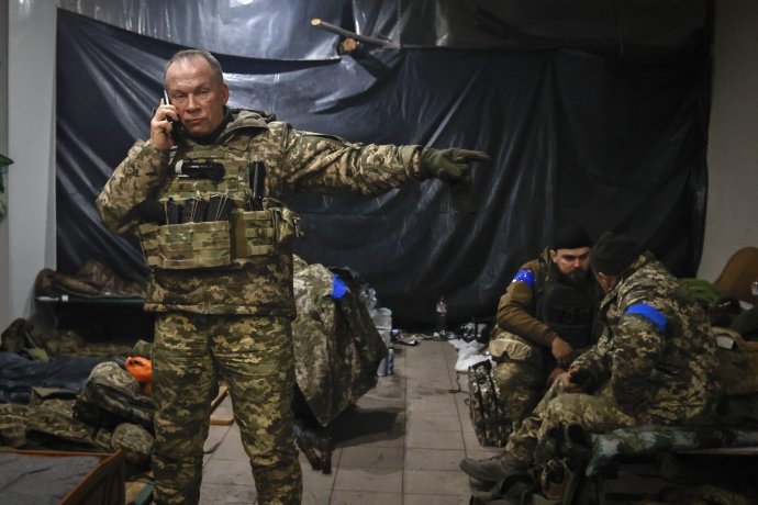 Generálplukovník Olexandr Syrskij v bunkri v Soledare. Foto - AP