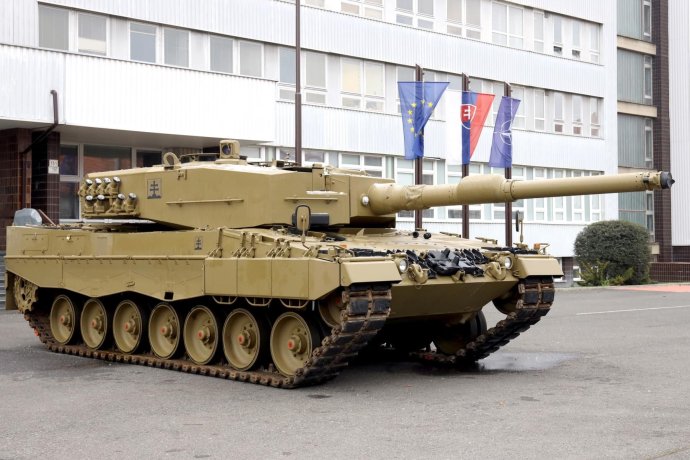 V decembri prevzalo slovenské ministerstvo obrany prvý z várky tankov Leopard 2. Foto - MO