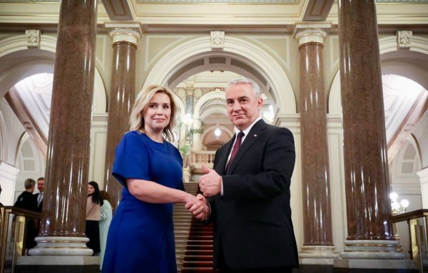 Odstúpil v&nbsp;prospech Nerudovej, ale pomôcť môže Babišovi. Ako Středulov krok ovplyvní české voľby