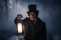 Harry Melling ako spisovateľ Edgar Allan Poe (The Pale Blue Eye). Foto -  Netflix