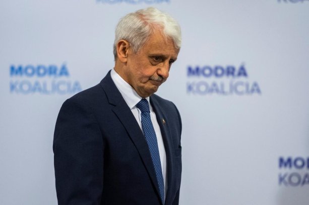 Mikuláš Dzurinda po prvotnej TK strany Modrá Koalícia. Zdroj: ČT 24, Česká Televize