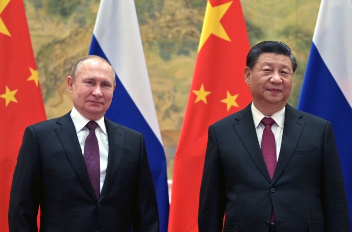Putin prišiel do Pekingu začiatkom februára krátko pred inváziou. Teraz čínsky prezident Si Ťin-Pching prišiel do Moskvy. Foto - TASR/AP